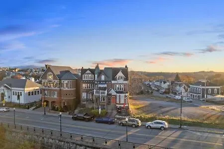 Charming Studio-Panoramic View-Your Pittsburgh Sanctuary Apartment 0*,