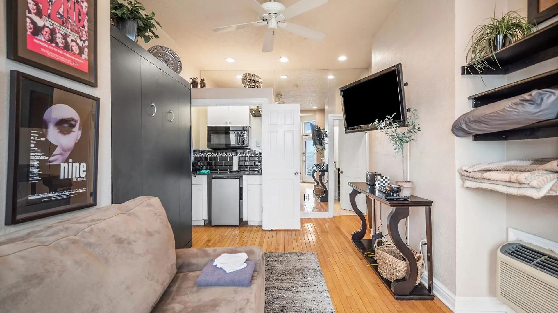 Charming Studio-Panoramic View-Your Pittsburgh Sanctuary Apartment