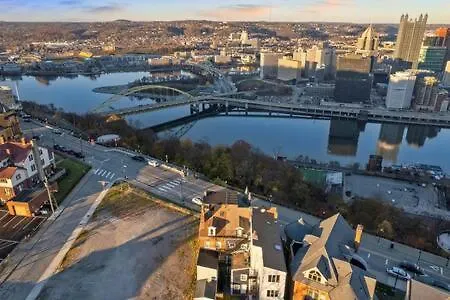 Charming Studio-Panoramic View-Your Pittsburgh Sanctuary Apartment 0*,  United States