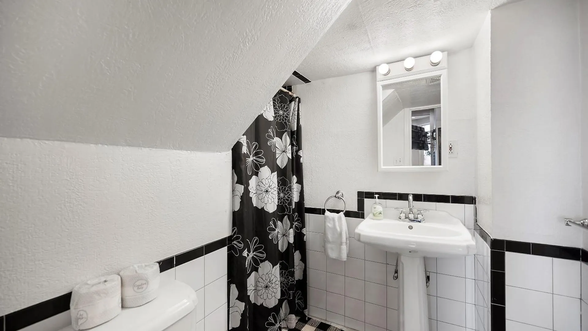 Charming Studio-Panoramic View-Your Pittsburgh Sanctuary Apartment United States