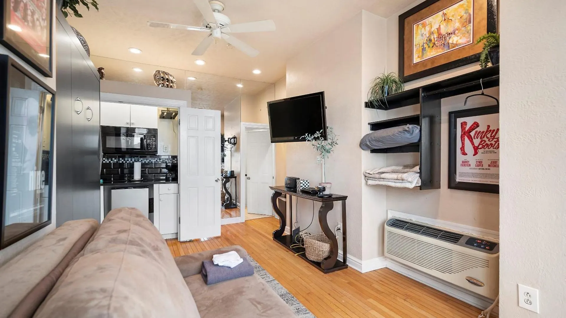 Charming Studio-Panoramic View-Your Pittsburgh Sanctuary Apartment